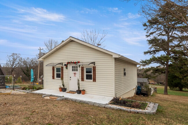 Building Photo - 6500 Nathan Ave