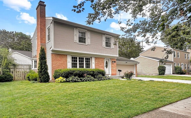 Building Photo - 2236 Elmwood Dr SE