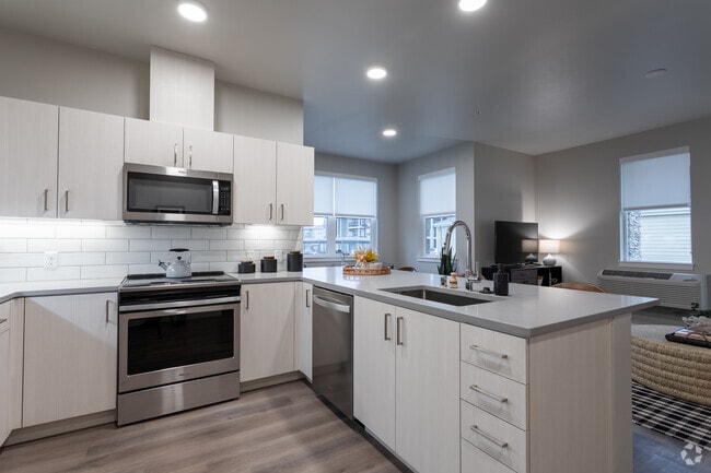 1BR, 1BA -700 SF