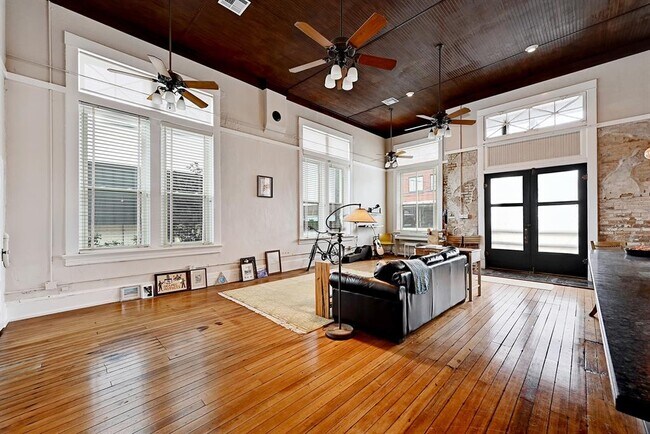 Photo - 104 Hoxie St