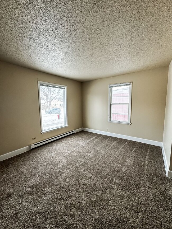 Photo - 5 Bed 2 Bath Single Family Home!