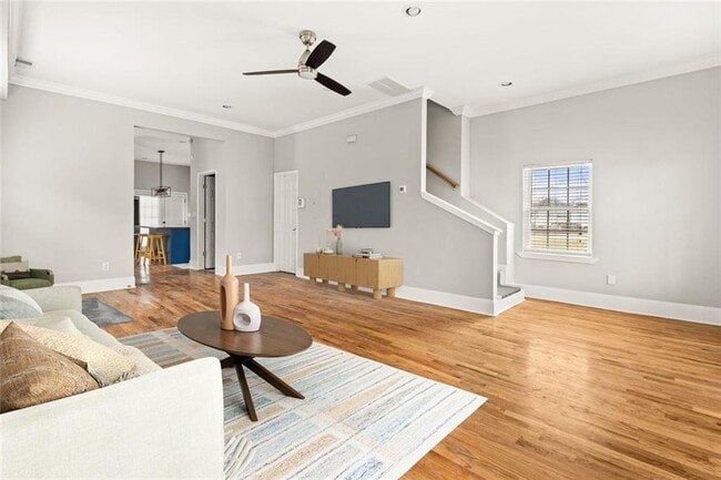 Photo - 66 Weyman Ave SW