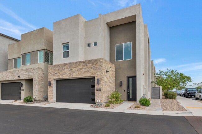 Building Photo - 6940 E Lyra Dr