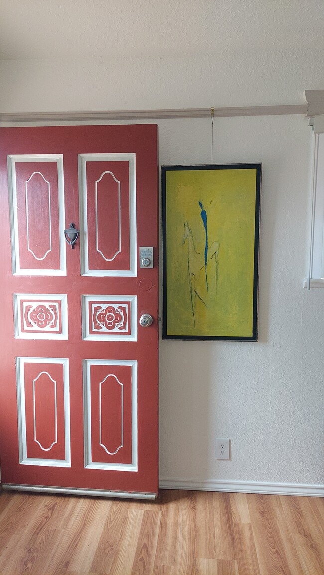 Artistic touches throughout - 12103 Viewpoint Dr