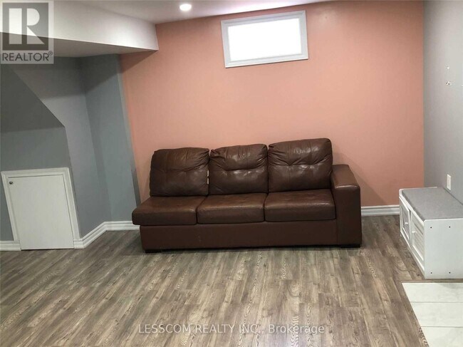 Photo - 29 Cape Dorset Crescent