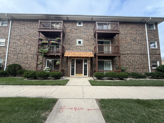 Building Photo - 3723 W Devon Ave Unit 3B Rental