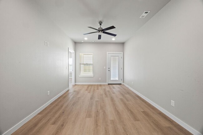Photo - 1506 SW Poigai Wy Unidad 2