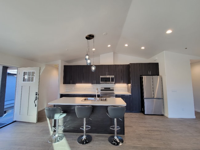 Photo - 570 Bent River Rd