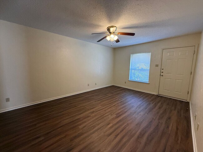 Photo - 1407 Janis Dr Unit # B