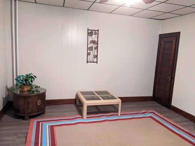 Photo - 905 W 9th St