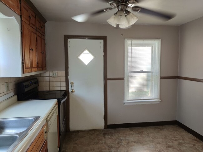 Photo - 3401 Earlham Dr