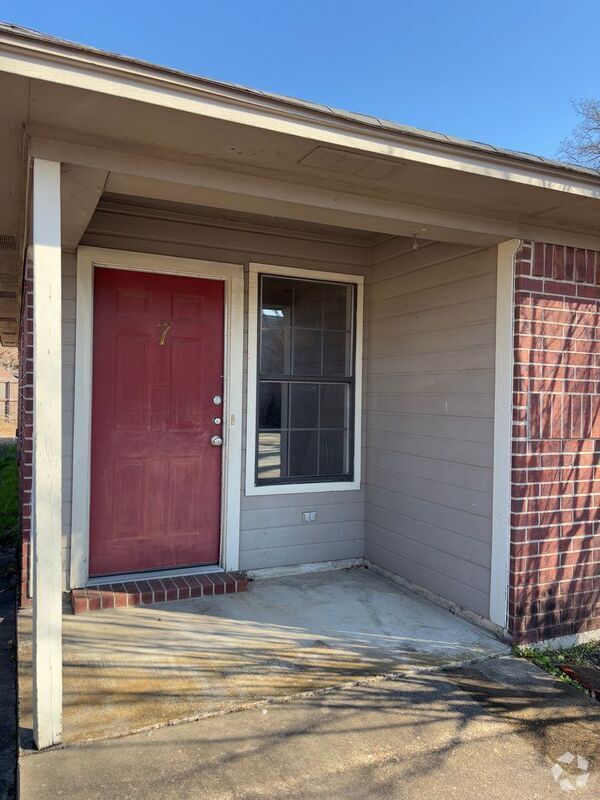 Building Photo - 7 Debbie Ln Unit 1200 N Kings HWY #7 Rental