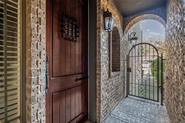 Photo - 932 Brook Forest Ln