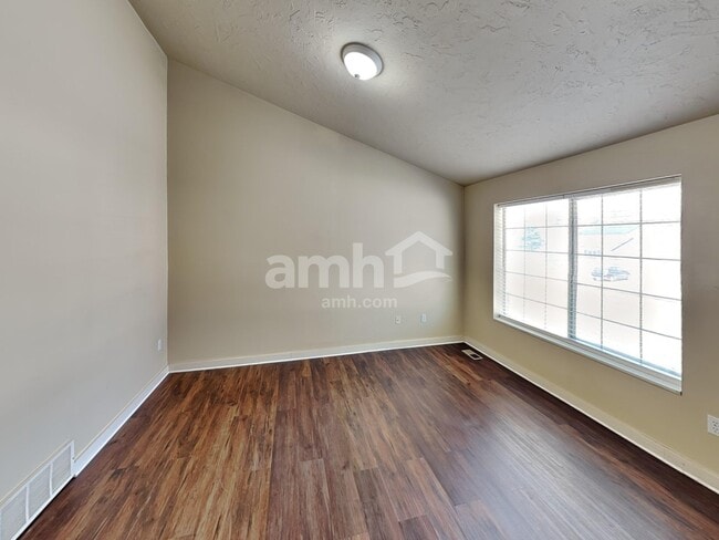 Photo - 339 W 2450 N