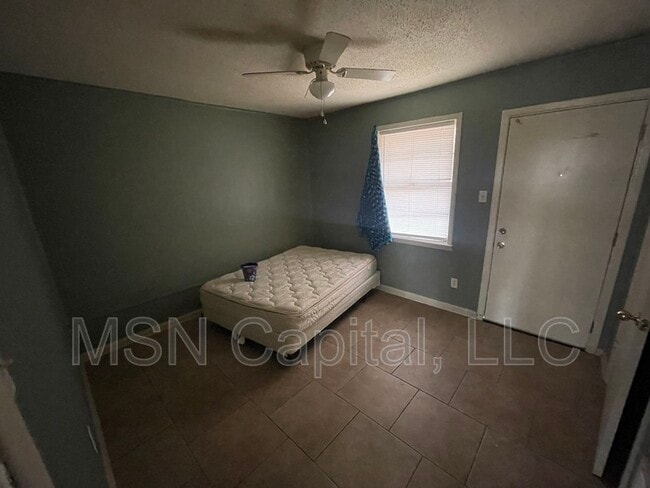 Photo - 1302 Plummer St Unit F