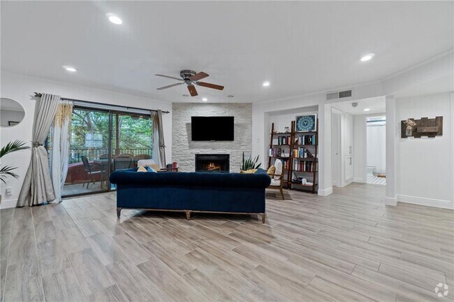 Building Photo - 1135 Barton Hills Dr Unit 124 Rental