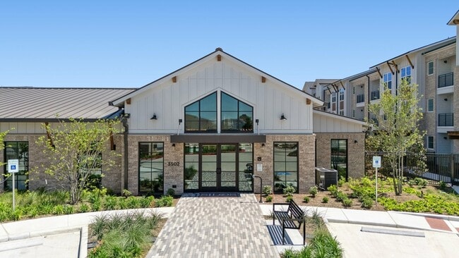 Silos Harvest Green Clubhouse