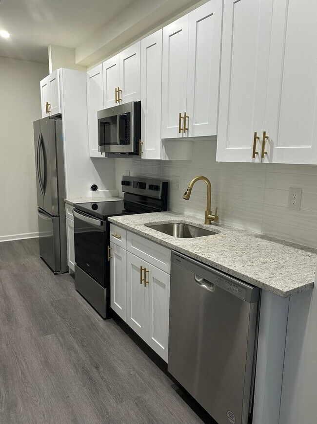 Photo - One FREE MONTH!! Bi-Level Luxury Apartment...