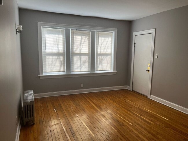 Building Photo - 1336 E 76th St