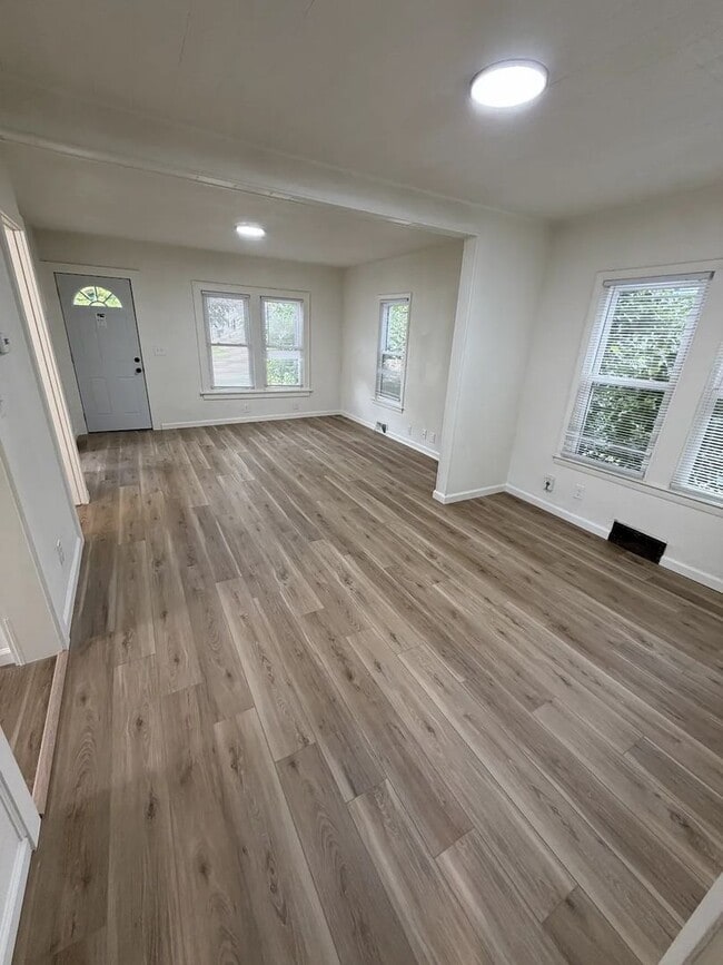 Building Photo - 3-Bedroom 1-Bathroom Single Family Home