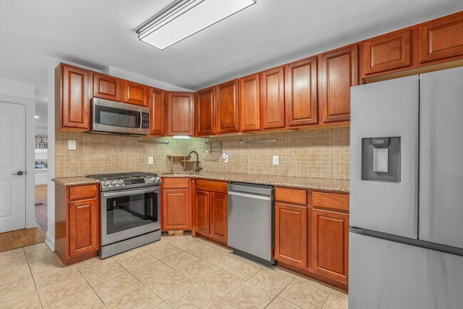 Photo - 1922 Montrose St