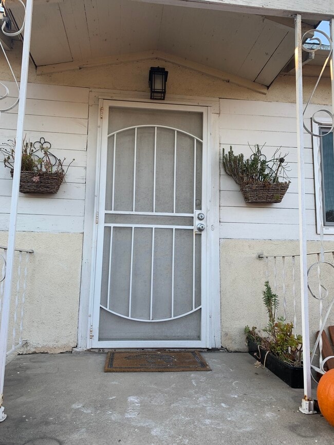 Building Photo - 2409 Elmgrove St Rental
