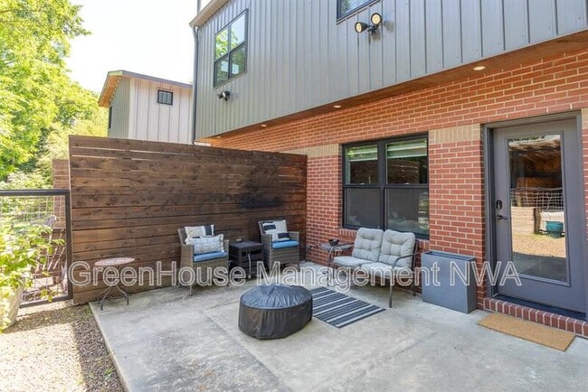 Photo - 808 S Locust Ave