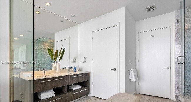 Photo - 240 Biscayne Blvd Unidad 3504