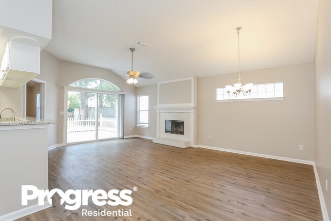 1156 Radis Pl