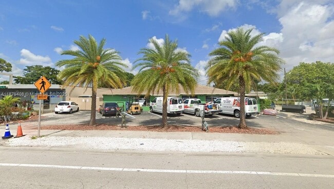 Building Photo - 2435 N Dixie Hwy Unit A2 Rental