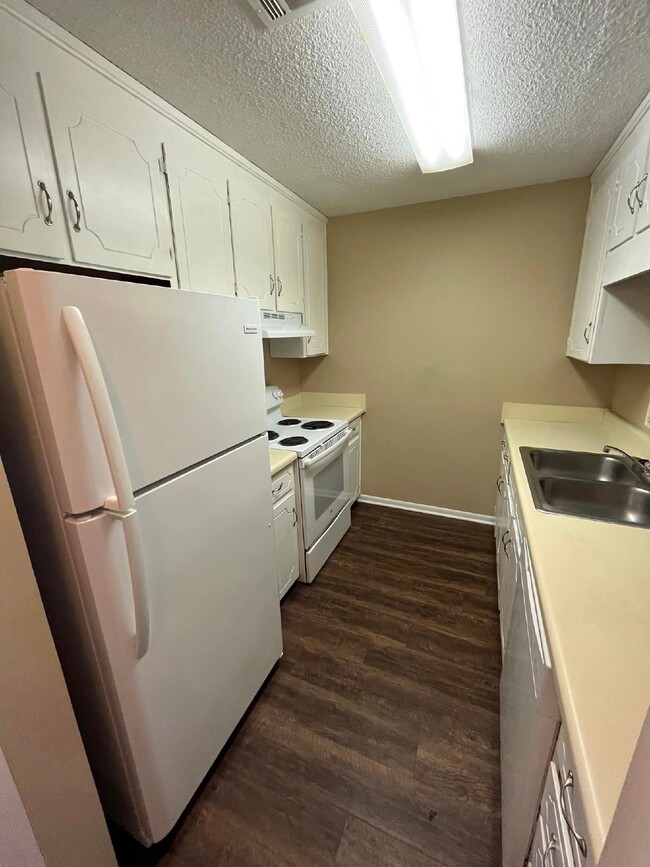 Photo - 121 Candlebrook Dr