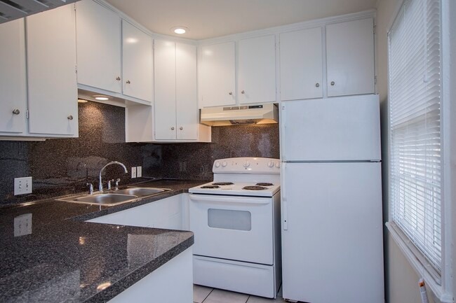 Photo - 1741 Commonwealth St