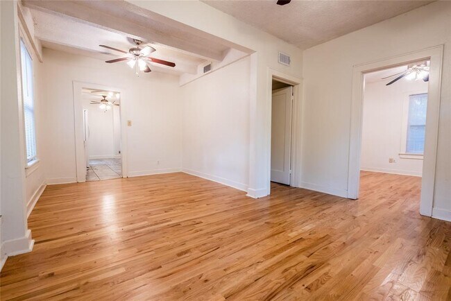 Photo - 4507 Avenue F