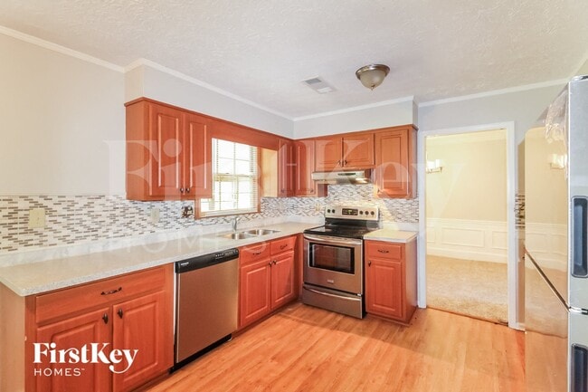 600 River Oak Loop