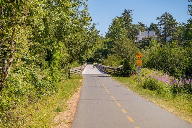 Lochside Trail