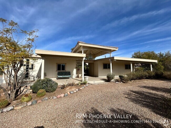 Building Photo - Unique 4 bed / 2.5 bath w/ MASSIVE Natural... Rental