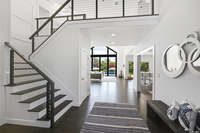 Photo - 18 Remsen Ln