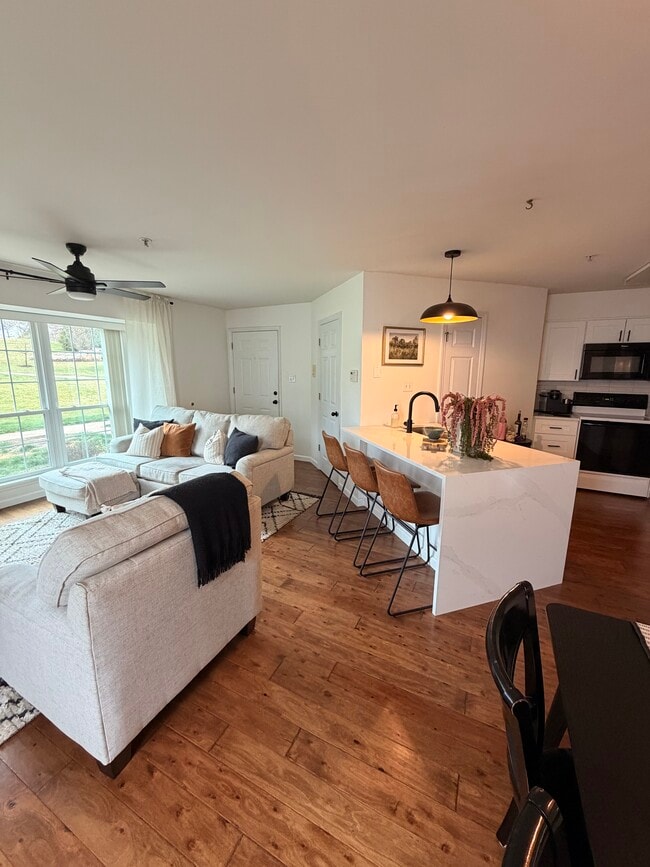 Building Photo - 1609 Forest Springs Ln Unit Apt B