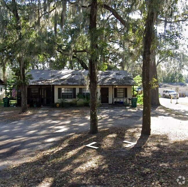 Building Photo - Move-In Ready 2BR/2BA Home with Modern Upd...