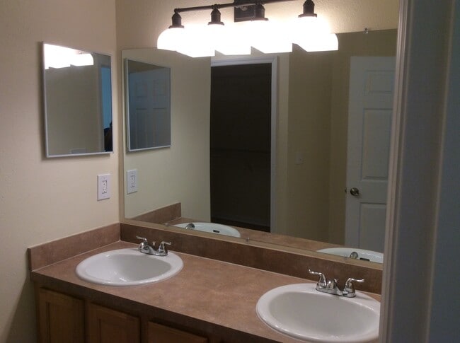 Photo - 4254 Whistlewood Cir House