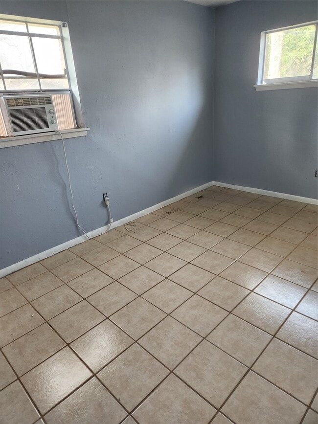 Photo - 7422 Amelia Rd