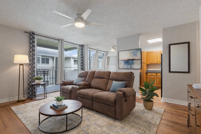 Building Photo - Updated 2-Bedroom Condo with Koolau Views in Prime Kaneohe Location