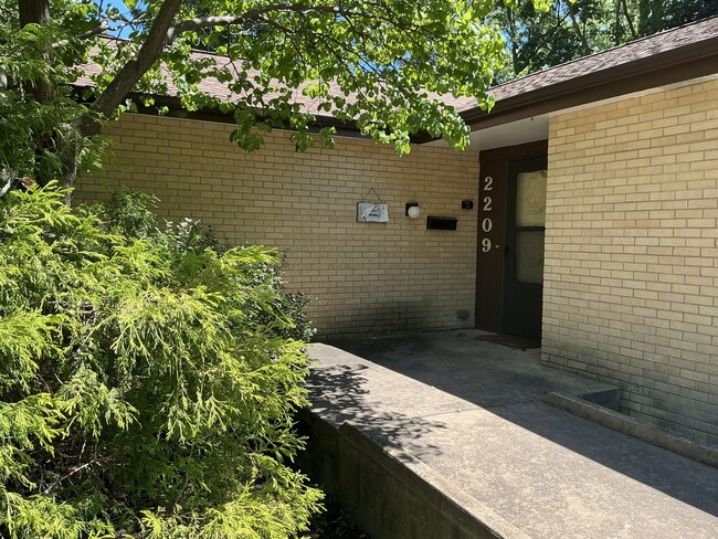 Photo - 2209 Grange Cir