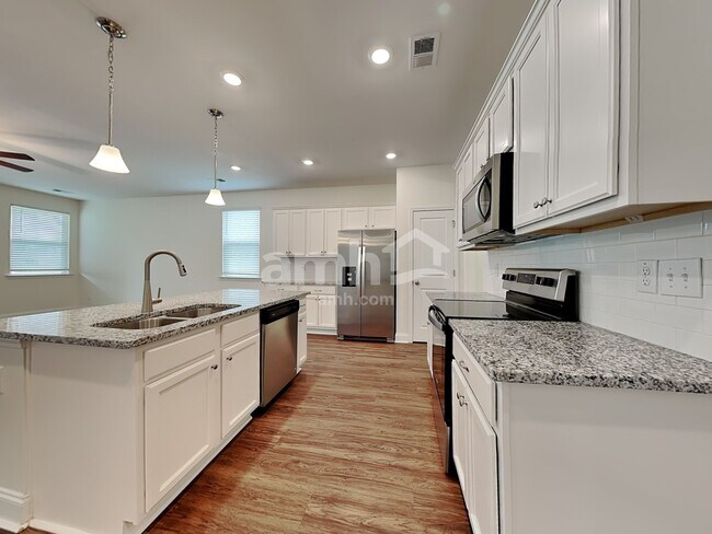 Photo - 322 Azore Way