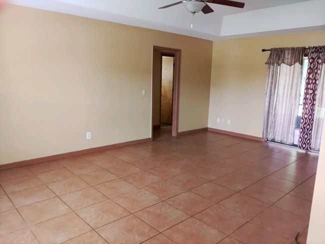 Photo - 1007 Matterhorn St