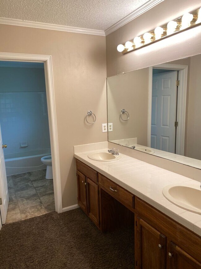 Must see this Lovely 4/2.5 Brick Home in House Rental in Baker