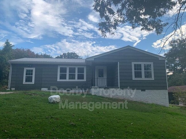 Building Photo - 2408 Cres Club Dr