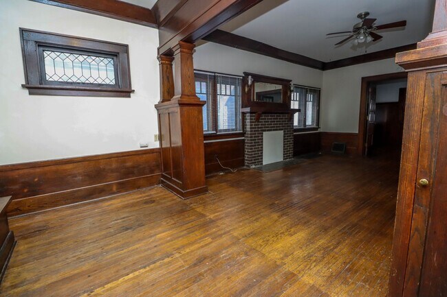 Photo - 1111 E Walnut St Unit Apt 101