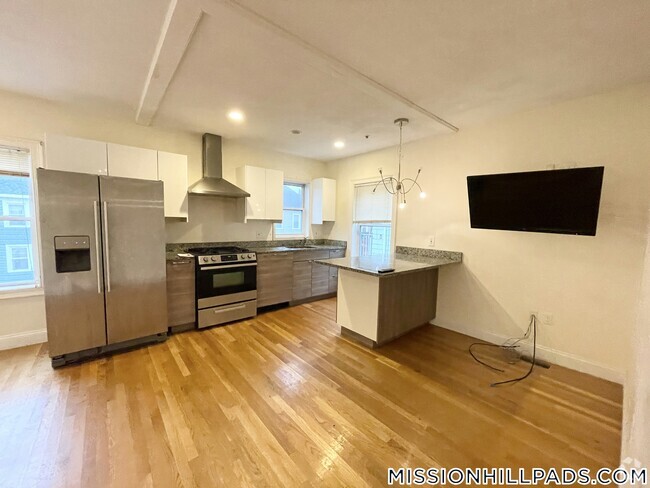 Building Photo - 128 Hillside St Unit 2 Rental