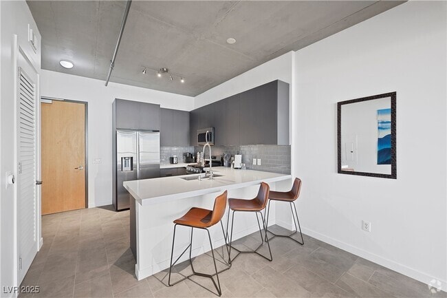 Building Photo - 353 E Bonneville Ave Unit 505 Rental